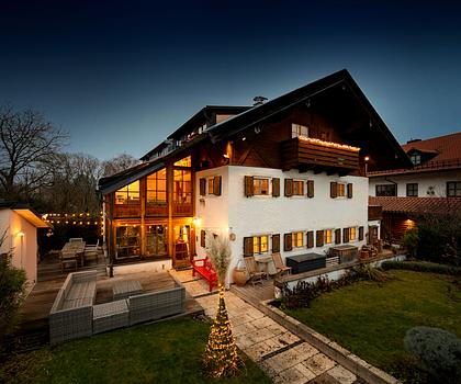 Historisches Bauernhaus mit Wintergarten-Anbau und flexiblen Nutzungsoptionen