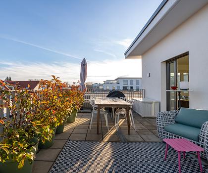 Dachterrassenwohnung mit vorzüglichem Grundriss und stylischer Design-Ausstattung