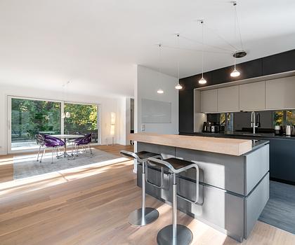 Neuwertige 4- bis 5-Zimmer-Wohnung mit exklusiver Ausstattung in eleganter Stadtvilla von 2017