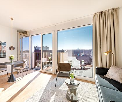 Stylisch-luxuriös möblierte 1-Zimmer-Wohnung mit Balkon