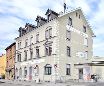 Großzügige, renovierungsbedürftige 5-ZKB-Wohnung in verkehrsgünstiger Lage