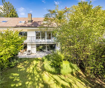 Raumwunder zur Neugestaltung: Familiendomizil mit 7 Zimmern in Riemerlinger Bestlage