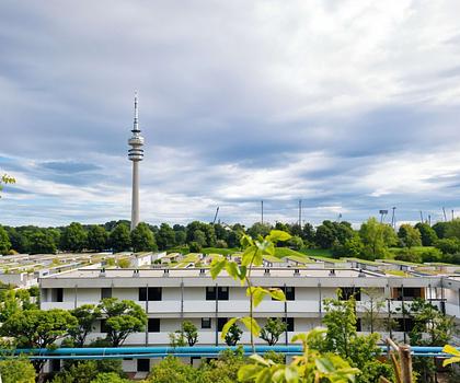 Traumlage im Olympiadorf: Großzügiges Wohnen mit phantastischer Aussicht.