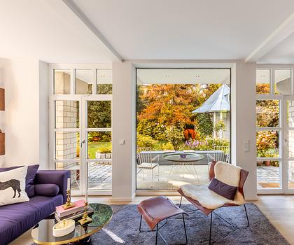 Design-Ästhetik und Natur: Edles Architektenhaus mit zauberhaftem Garten direkt am Herzogpark