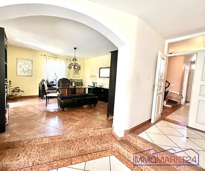 Mehrgenerationenhaus in Siegburg mit Baugrundstück am Wald zu verkaufen