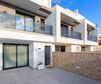 In Spanien. Villa direkt am Meer mit Infinity-Pool und Meerblick. Schlüssel bereit