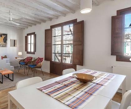 ***Dachgeschosswohnung mit Terasse im Herzen von Santa Catalina***