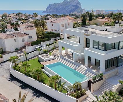 Luxuriöse Villa mit Meerblick mit Keller