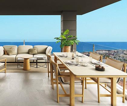 Penthouse-Wohnungen mit 3 Schlafzimmern, 2 Bädern, Vorinstallation Klimaanlage, Kfz-Stellplatz und Gemeinschaftspool nur 700 m vom Strand