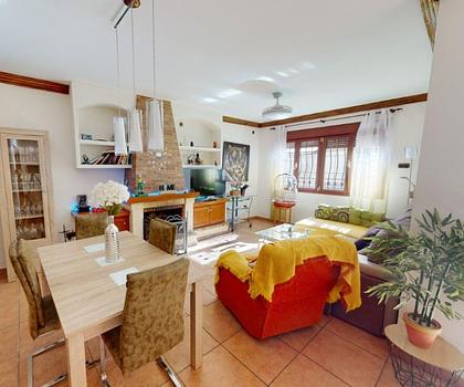 Attraktives Erdgeschoßapartment mit 3 Schlafzimmern in zentraler Lage und Garage