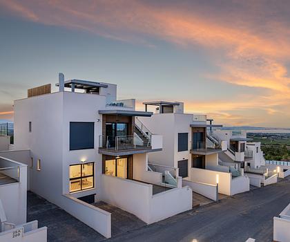 Luxusapartment mit schöner Aussicht und Pool (Key Ready)