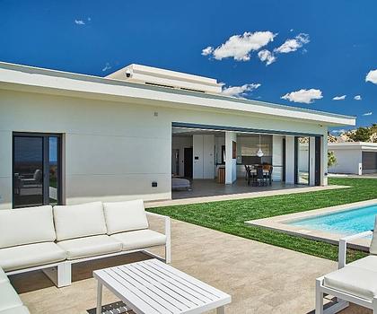 Moderne Luxusvilla mit 4 Schlafzimmern, 4 Bädern, Privatpool und atemberaubendem Ausblick