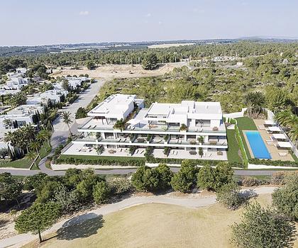 Fantastische Penthouse-Wohnungen mit 4 Schlafzimmern, Klimaanlage, Tiefgaragenstellplatz und Meerblick im exklusiven Las Colinas Golf Resort