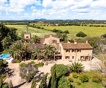 Finca mit alter Mühle und 3 separaten Wohneinheiten 5 Minuten vom Strand