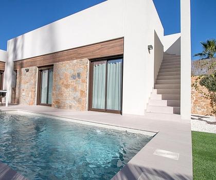 Algorfa Phantastische eingeschossige und zweigeschossige 4-Zimmer-Villen mit Privatpool in wunderschöner Golfanlage