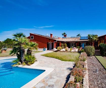 Mallorca Villa mit Vermietlizenz und eigenem Puttinggreen, nahe am Meer zu verkaufen