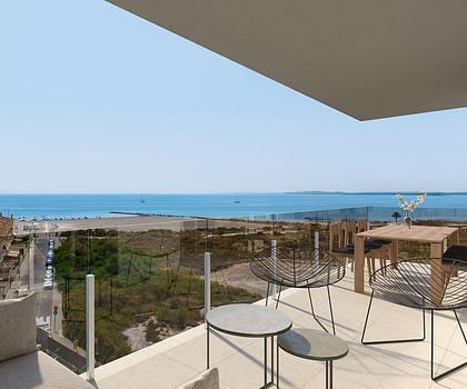 Appartements mit 3 Schlafzimmern, 2 Bädern, Vorinstallation Klimaanlage, Kfz-Stellplatz, Meerblick und Gemeinschaftspool nur 100 m vom Strand