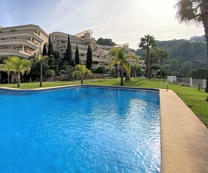 Ein-Zimmer-Wohnung in bester Lage in La Sella mit Pool und Meerblick