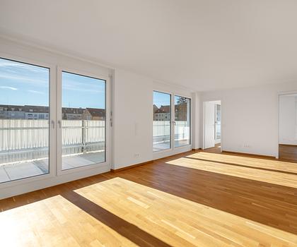 Erstbezug: Dachgeschoss-Wohnung mit lichterfülltem Ambiente und Dachterrasse