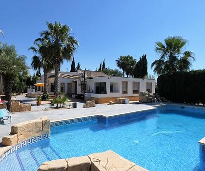 Schönes Landhaus mit viel Platz in hübscher Umgebung