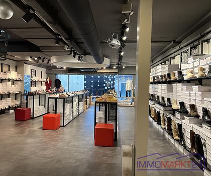 Wohn- und Geschäftshaus in der Fußgängerzone von Köln