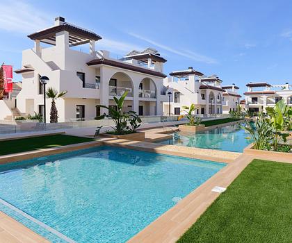 Schöne Wohnung mit großem Pool