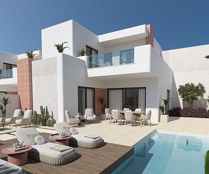 Villen mit 3 Schlafzimmern, 2 Bädern, Gäste-WC, Einbauküchen mit Elektrogeräten, Kfz-Stellplatz und Privatpool