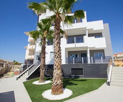 Wohnungen mit 2 Schlafzimmern, 2 Bädern, Gemeinschaftspool und Tiefgaragenstellplatz inmitten dreier Golfplätze