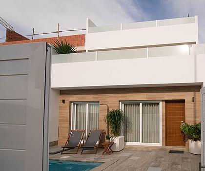 Reihenhäuser mit 3 Schlafzimmern, 2 Bädern, Dachterrasse und Privatpool