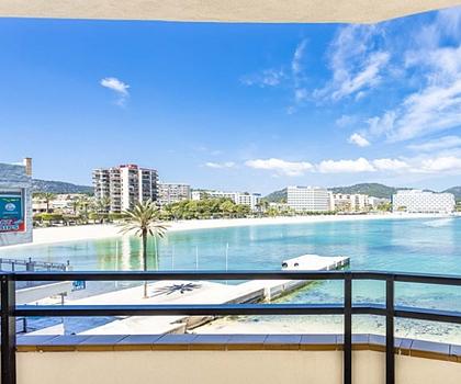 Mallorca exzellente Wohnung direkt am Meer in Palmanova zu verkaufen