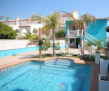 Strandvilla mit Pool, 2 Wohnungen und direktem Zugang zum Dünenstrand von Oliva