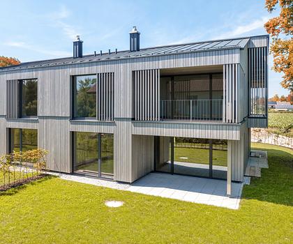 Bezugsbereiter Neubau: Nachhaltige Villen-Hälfte mit edler Design-Ausstattung