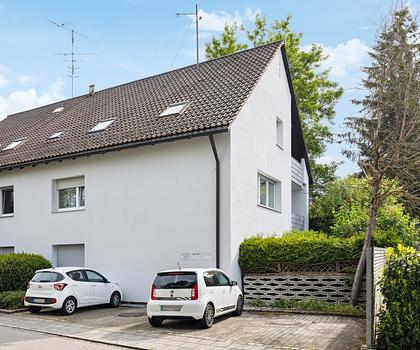 Gemütliche 2,5 Zimmer Dachgeschoss-Wohnung mit Südbalkon inkl. Stellplatz