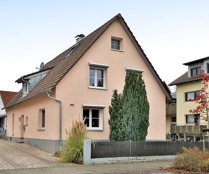 Hochwertiges Wohnjuwel: Whirlpool-Bad, Partyscheune & weitläufiger Garten zum Verlieben