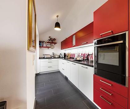 Helle und moderne 2-Zimmer-Dachgeschosswohnung in ruhiger Lage