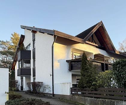 Charmante 2,5-Zi.-Dachgeschosswohnung mit großem Südbalkon in Bestlage