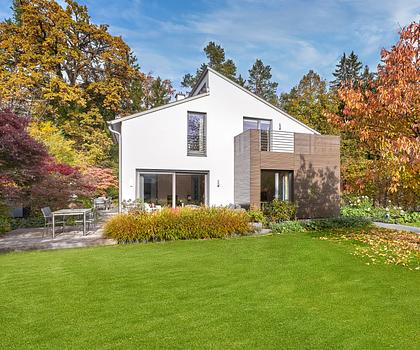 Hochklassiges Architektenhaus mit traumhaftem Garten und Wärmepumpe in Bestlage