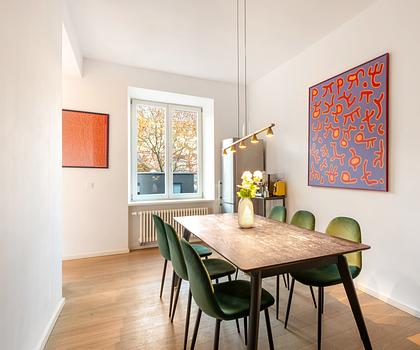 Urbaner Rückzugsort: Charmante 3-Zimmer-Wohnung mit Wohnküche im sanierten Altbau