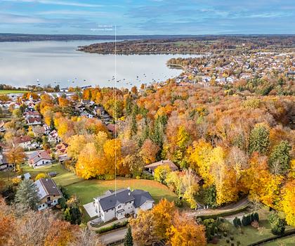 Klassisch-luxuriöse Villa von 2018 mit traumhaftem Seeblick in ruhiger Lage