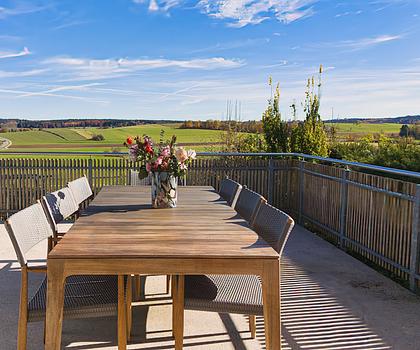 Bildschönes Familienhaus in Holzbauweise mit Wärmepumpe, PV und Weitblick in die Natur