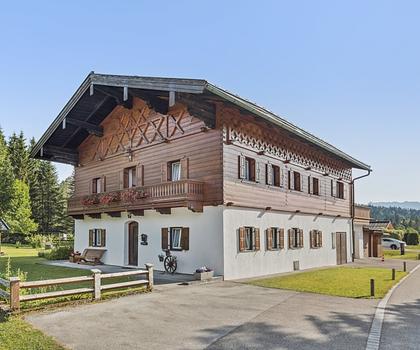 ZFH mit Einliegerwohnung in idyllische Lage und eigener Wald!