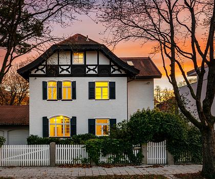 Villen-Juwel von 1898 mit familiengerechtem Grundriss und hinreißendem Charme