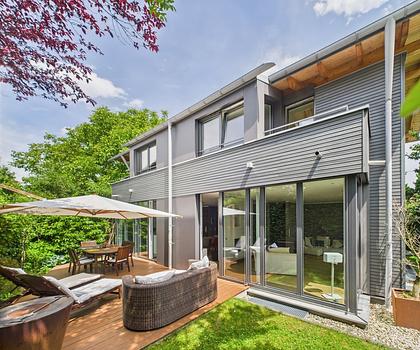 Architektonisches Juwel:
Einfamilienhaus mit hochwertiger Ausstattung
- sehr viel Privatsphäre