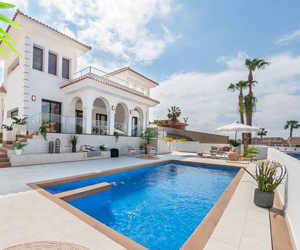 Sehr schöne Villa mit Pool möbeliert