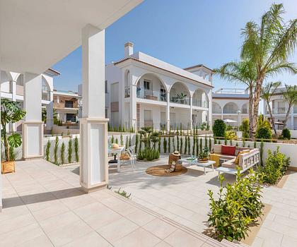 Sehr schönes Key Ready Haus mit Pool