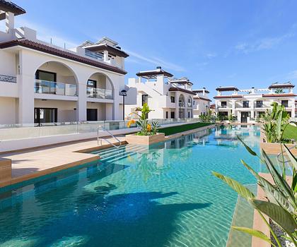 Schönes Penthouse mit großem Pool