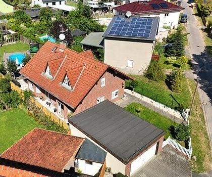 Ein Zuhause voller Lebensfreude: Provisionsfreies Familienhaus mit Pool und modernen Annehmlichkeiten