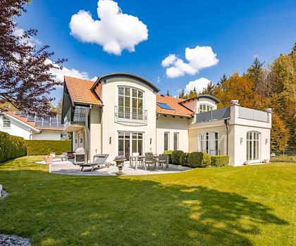 Exklusives Architekten-Haus mit Traumgarten und Einliegereinheit