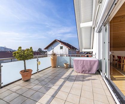 Anwesen mit 2 Einheiten auf ca. 472 m² Wohnnutzfläche in Flughafennähe, auch teilgewerblich nutzbar