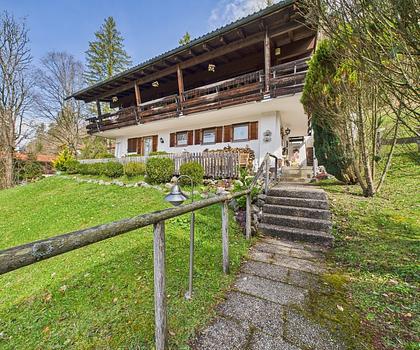 ZUM EIGENNUTZ VERFÜGBAR:
- Tolles Landhaus mit See- und Bergblick
- Bestlage in Schliersee